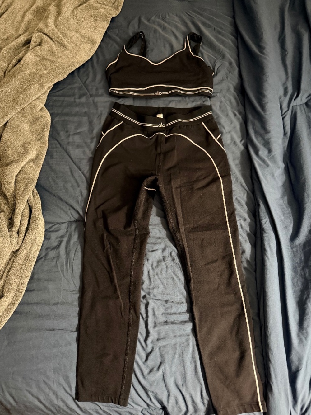 Alo Yoga two piece black matching set